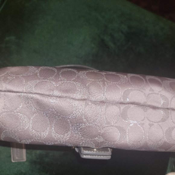 EUC - Coach Handbag Silver Gray Metal Signature monogram without a bear keychain - Picture 7 of 12